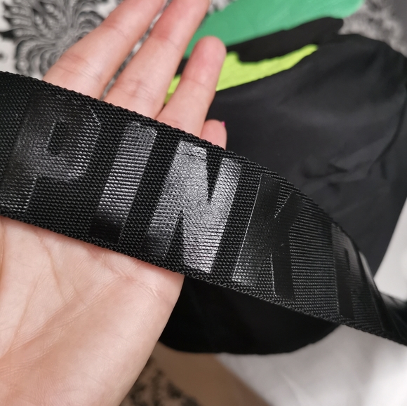 Pink Victoria's Secret pineapple cooler lunchbag - Picture 6 of 8